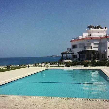 Girne De Denize Sifir Luxury 3 Odali Emarald Bay