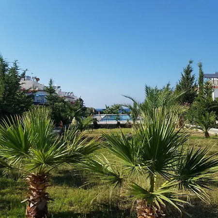 Girne De Denize Sifir Luxury 3 Odali Emarald Bay *