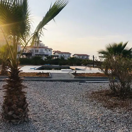 Girne De Denize Sifir Luxury 3 Odali Emarald Bay * Vasilia