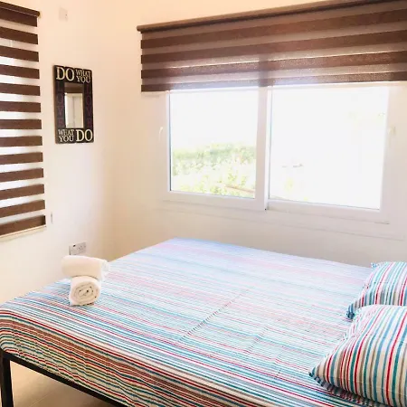 Girne De Denize Sifir Luxury 3 Odali Emarald Bay *