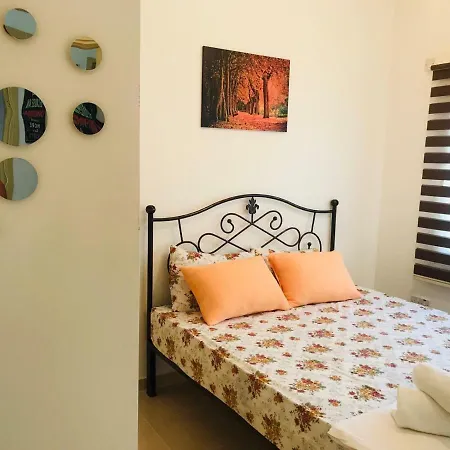 Girne De Denize Sifir Luxury 3 Odali Emarald Bay
